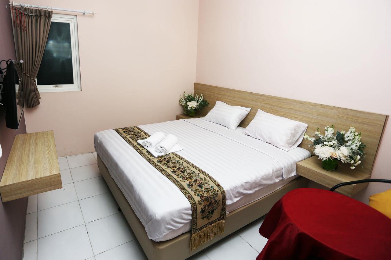 C.Stone Hotel Surabaya Exterior photo