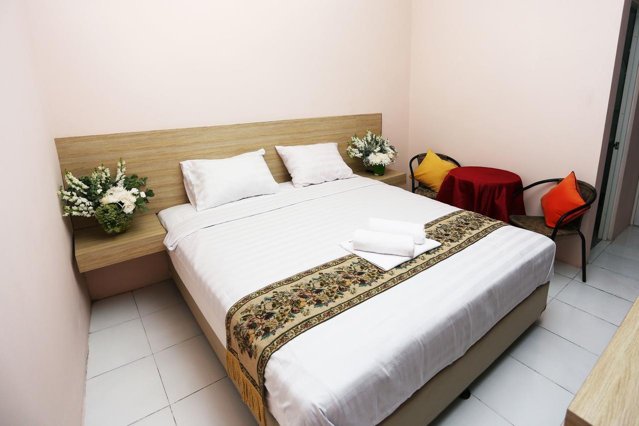 C.Stone Hotel Surabaya Exterior photo