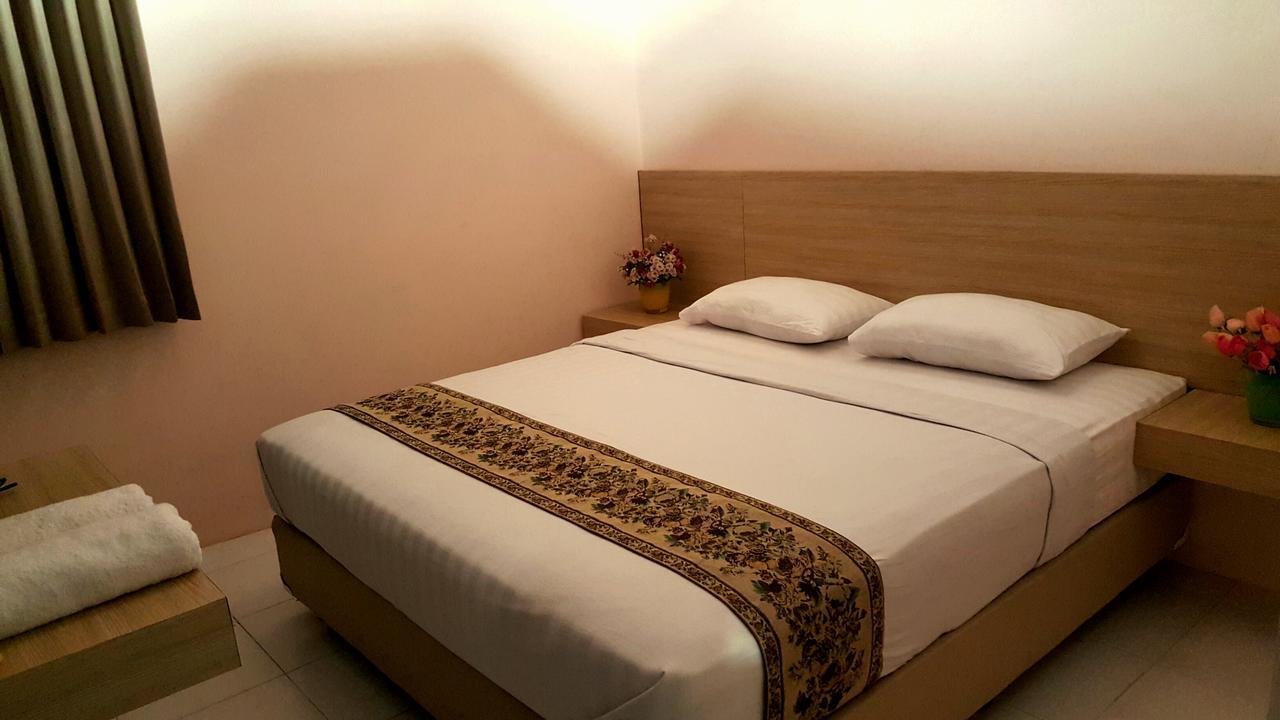 C.Stone Hotel Surabaya Exterior photo